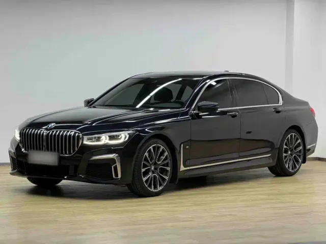 Фотография автомобиля — BMW 7 Series