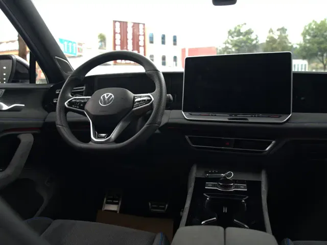 Volkswagen Tiguan L — Фото автомобиля 11