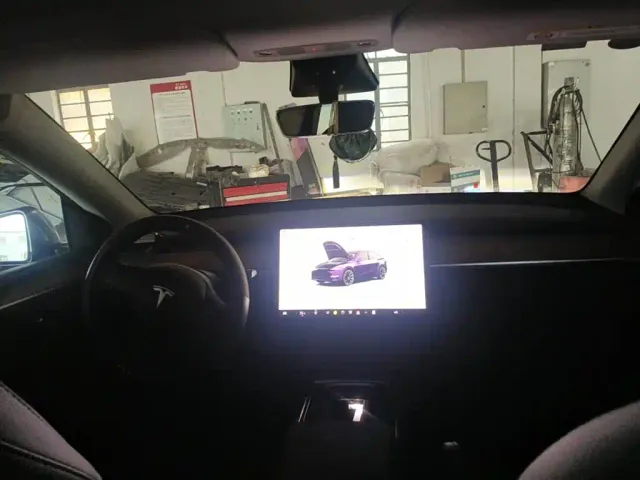 Tesla Model Y — Фото автомобиля 11