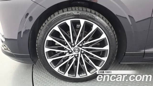 Hyundai Grandeur Grandeur (GN7) 3.5 Бензин 4WD — Фото автомобиля 4