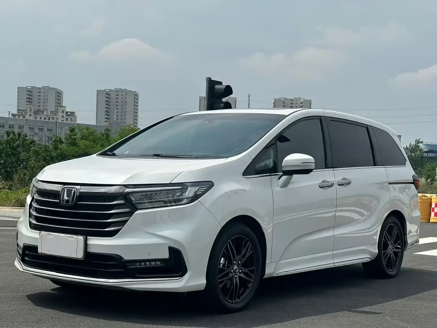 Honda Odyssey 2022 2.0L e:HEV Sharp·Prestige Edition — Фото автомобиля 2