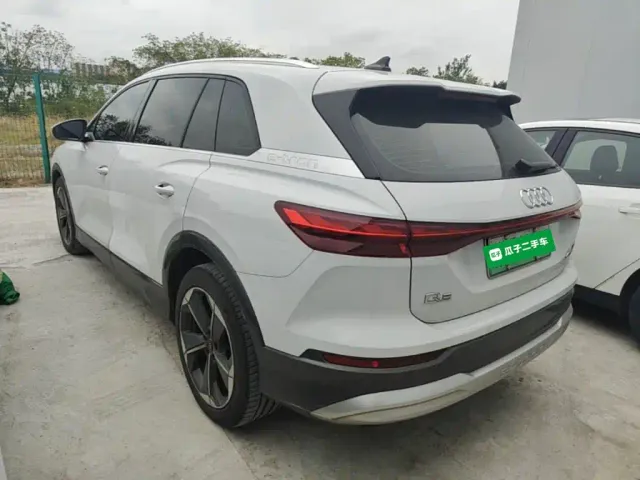 Audi Q5 e-tron — Фото автомобиля 4