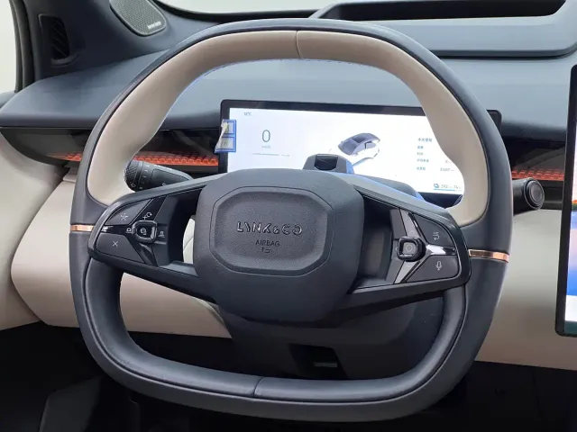 Lynk & Co Z20 — Фото автомобиля 23