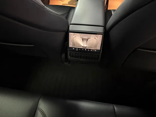Tesla Model 3 — Фото автомобиля 13