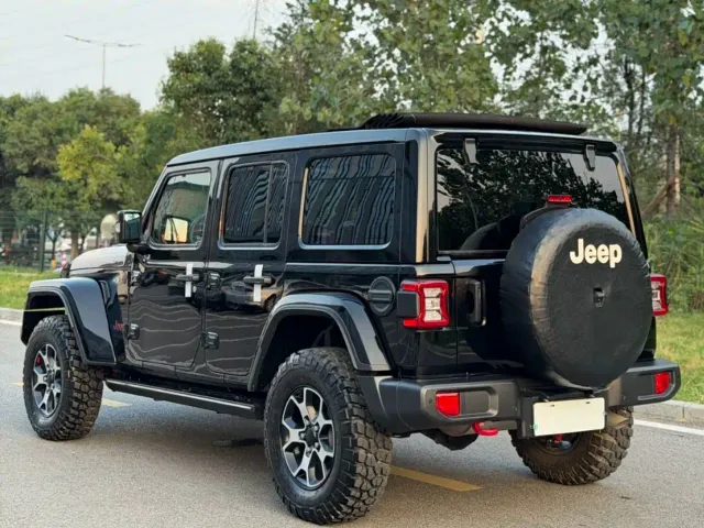 Jeep Wrangler — Фото автомобиля 19