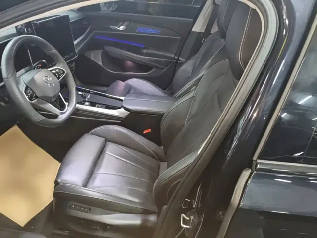 Volkswagen Passat — Фото автомобиля 14