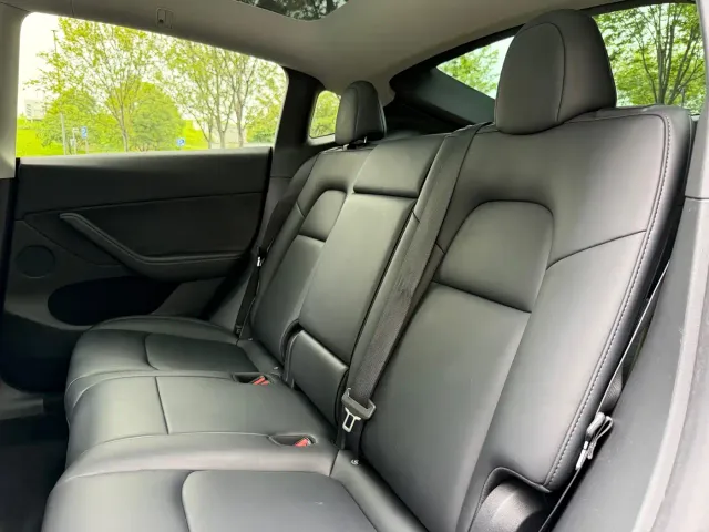Tesla Model Y — Фото автомобиля 14
