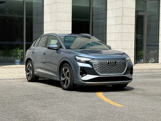 Audi Q4 e-tron — Фото автомобиля 3