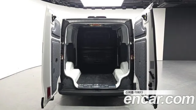 Kia PV5 — Фото автомобиля 5