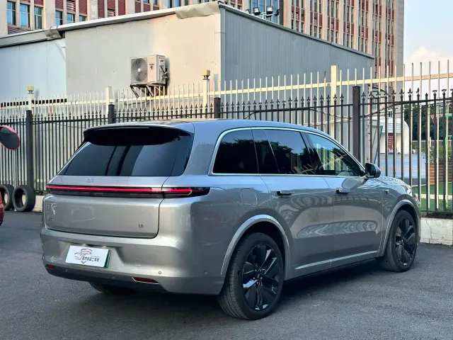 Li Auto L8 — Фото автомобиля 4