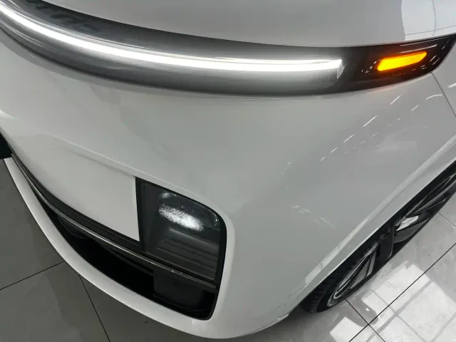Li Auto L7 — Фото автомобиля 15