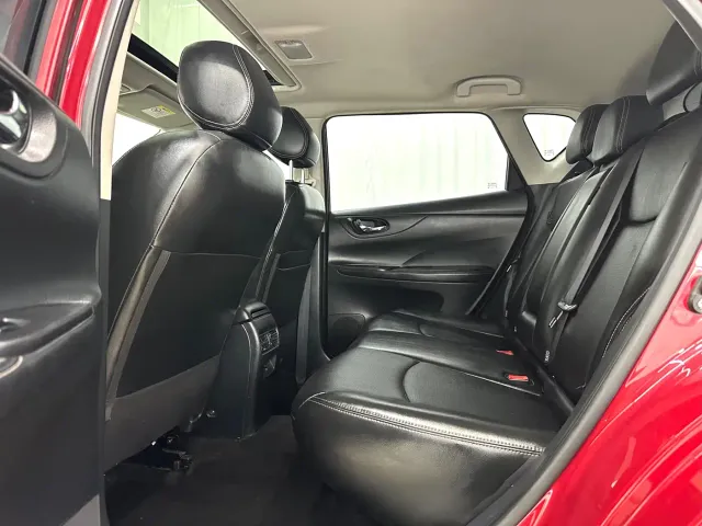 Nissan Tiida — Фото автомобиля 8