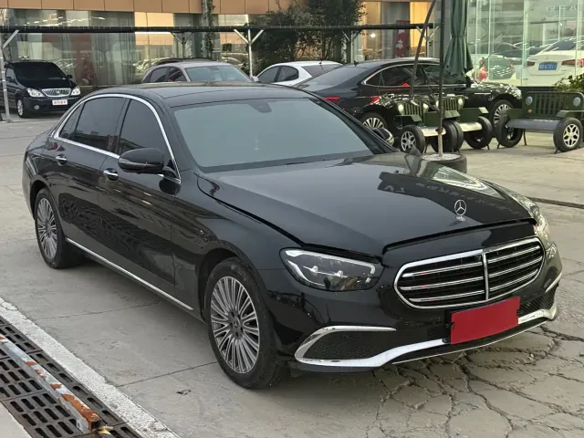 Mercedes-Benz E-Class — Фото автомобиля 3