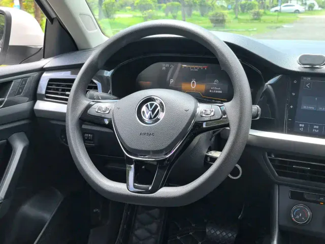 Volkswagen Lavida — Фото автомобиля 8