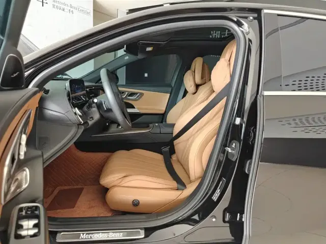 Mercedes-Benz E-Class — Фото автомобиля 12