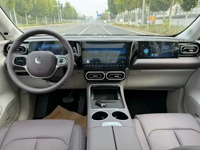 Leapmotor C11 — Фото автомобиля 5