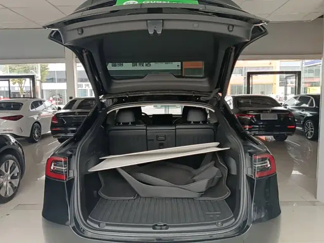 Tesla Model Y — Фото автомобиля 18