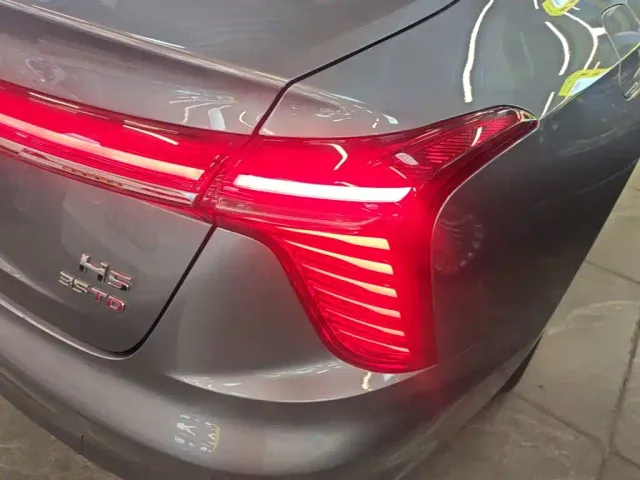 Hongqi H5 — Фото автомобиля 7