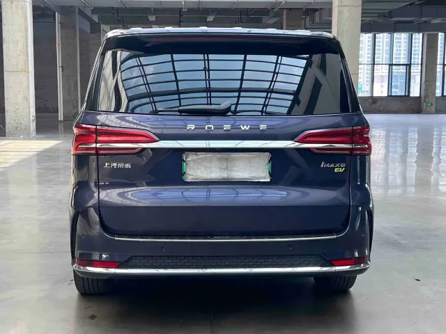Roewe iMAX8 — Фото автомобиля 5