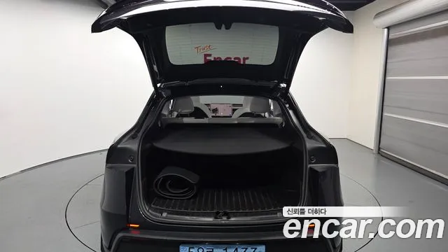 Tesla Model Y — Фото автомобиля 26