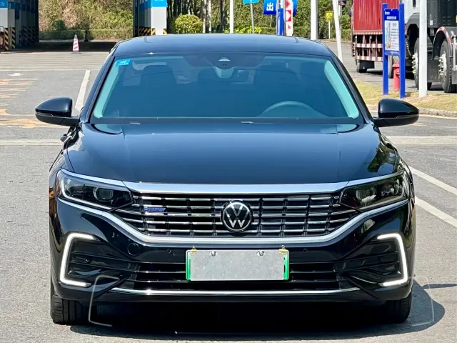 Volkswagen Passat — Фото автомобиля 2