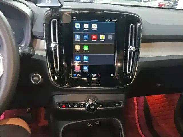 Volvo XC40 — Фото автомобиля 12