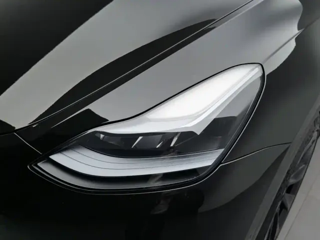 Tesla Model Y — Фото автомобиля 7