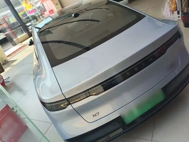 Nissan N7 — Фото автомобиля 4