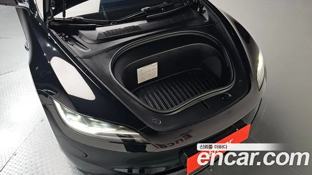 Tesla Model 3 — Фото автомобиля 9