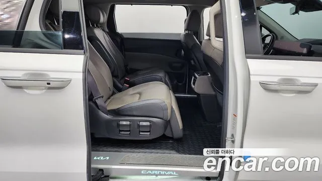 Kia Canival — Фото автомобиля 12