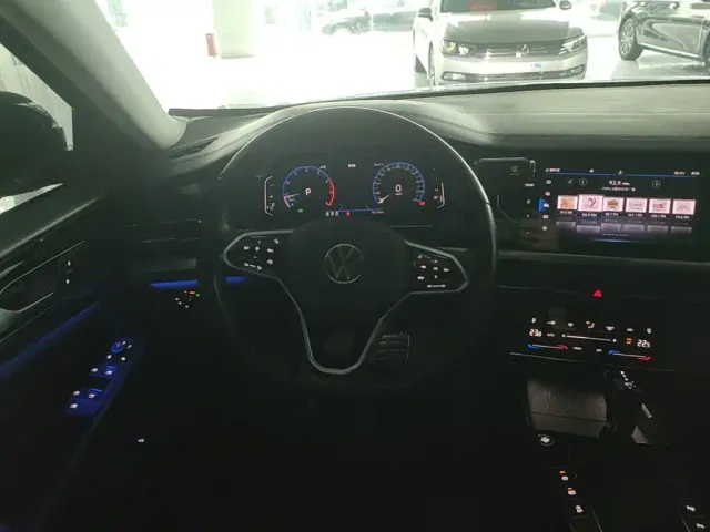 Volkswagen Passat — Фото автомобиля 10