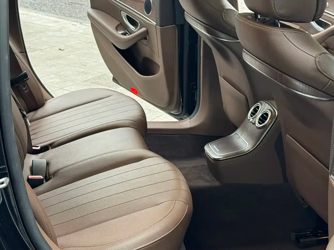 Mercedes-Benz Mercedes-Benz E-Class 2021 E 300 L Fashion — Фото автомобиля 17