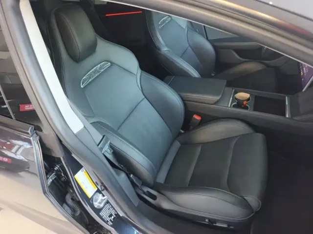 Tesla Model 3 — Фото автомобиля 24