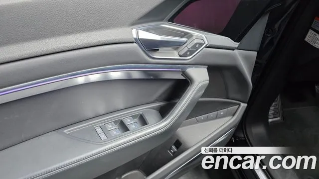 Audi e-tron — Фото автомобиля 21