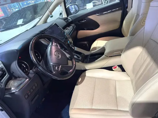 Toyota Alphard — Фото автомобиля 5