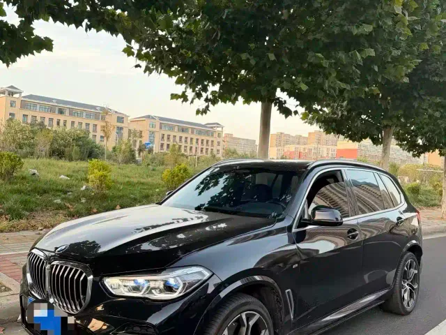 Фотография автомобиля — BMW X5