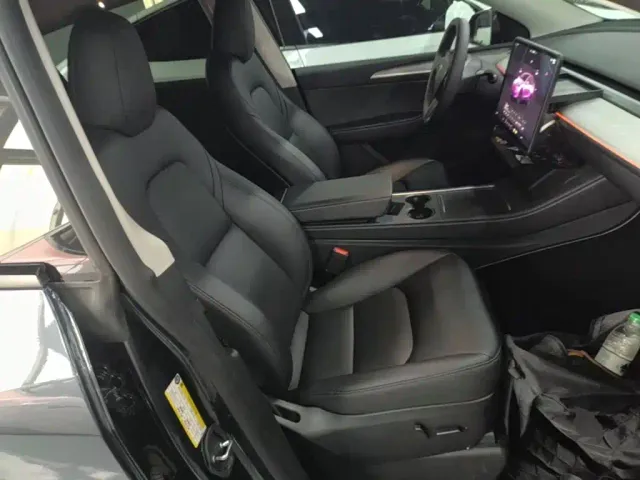 Tesla Model Y — Фото автомобиля 24