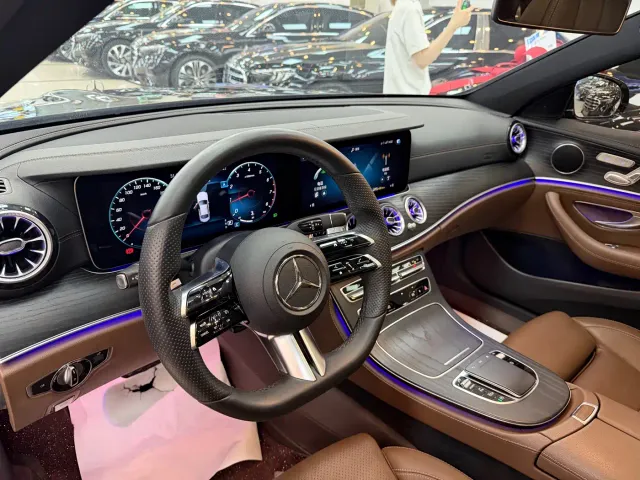 Mercedes-Benz E-Class — Фото автомобиля 9