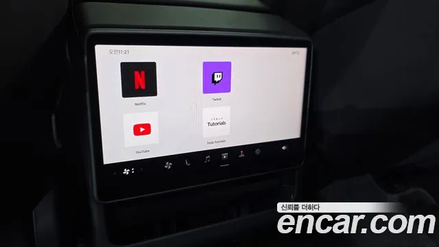 Tesla Model 3 — Фото автомобиля 28