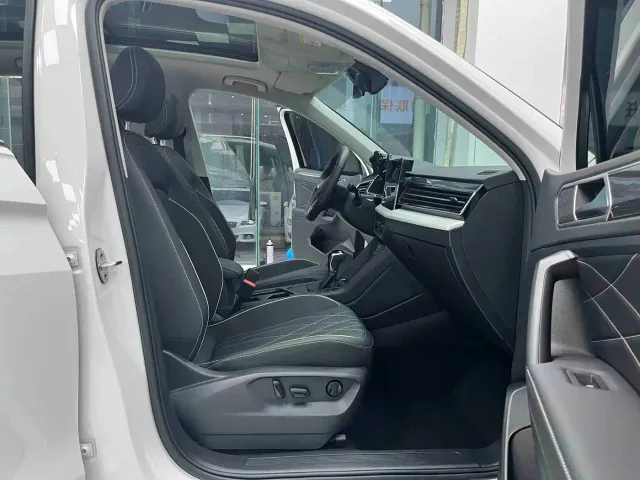 Volkswagen Tiguan L — Фото автомобиля 11