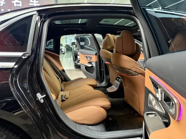 Mercedes-Benz E-Class — Фото автомобиля 15