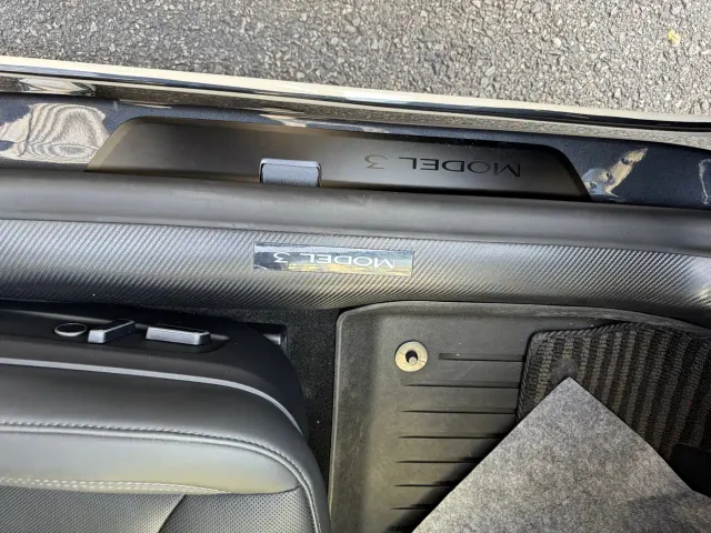 Tesla Model 3 — Фото автомобиля 16