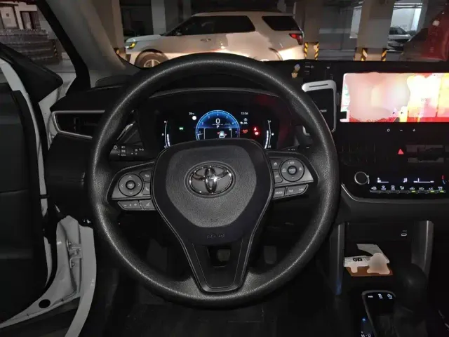 Toyota Corolla Cross — Фото автомобиля 2