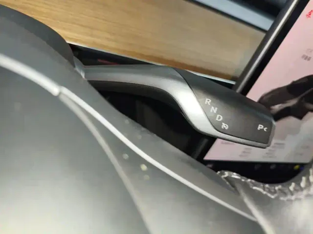Tesla Model Y — Фото автомобиля 13