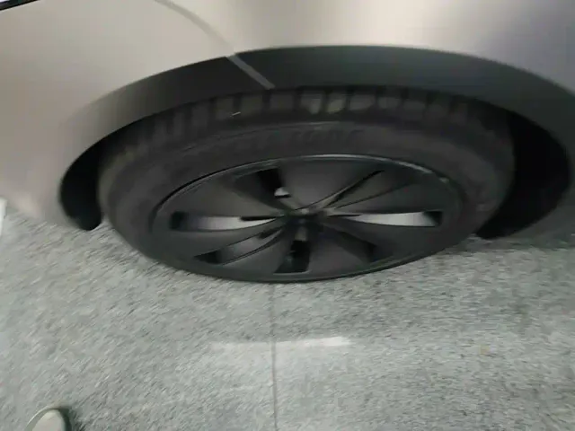 Tesla Model 3 — Фото автомобиля 22