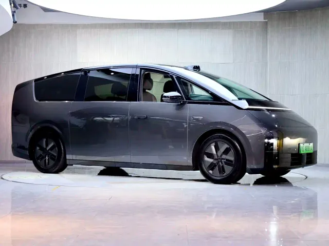 Li Auto MEGA — Фото автомобиля 2