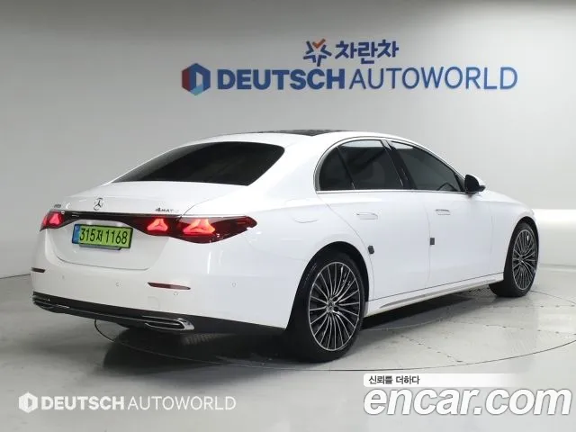 Mercedes-Benz E-Class — Фото автомобиля 2