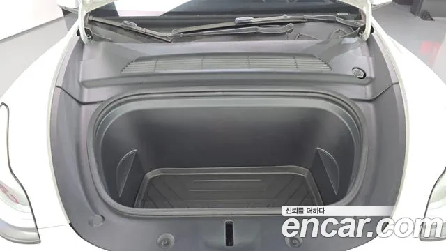Tesla Model Y — Фото автомобиля 9