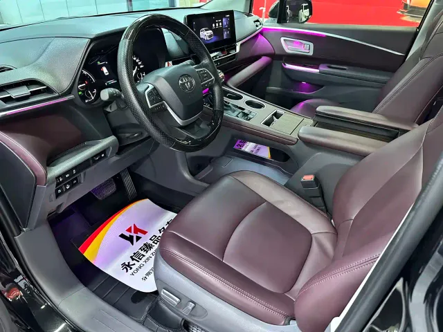 Toyota Sienna — Фото автомобиля 7