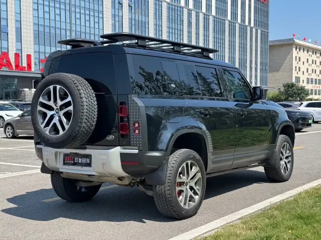 Land Rover Defender — Фото автомобиля 6